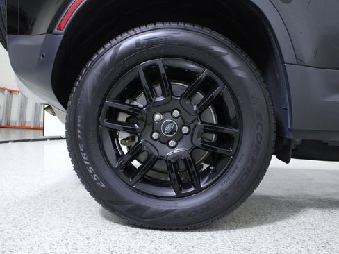 Used 2024 Land Rover Defender 110 S image 8