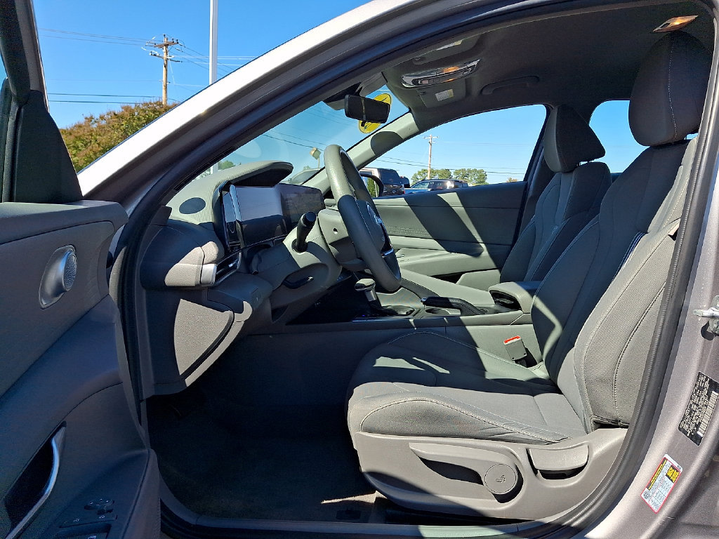 Used 2024 Hyundai Elantra SEL FWD image 13
