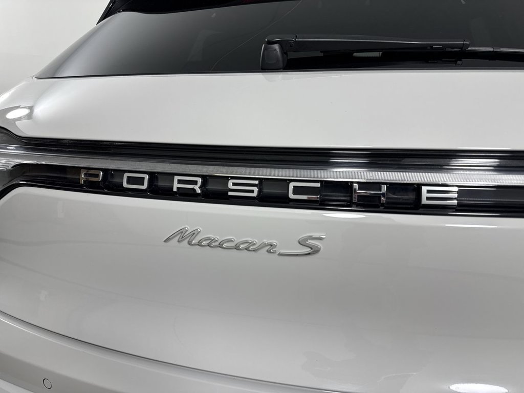 Certified 2025 Porsche Macan S AWD/4WD image 18