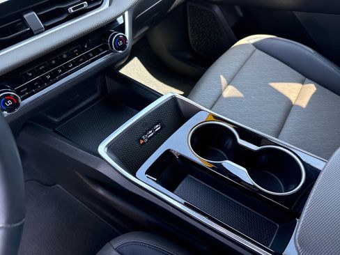 Used 2025 Chevrolet Equinox LT w/ Convenience Package II image 23