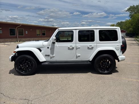Used 2021 Jeep Wrangler Unlimited Sahara AWD/4WD image 38