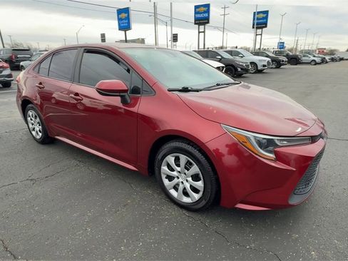 Used 2022 Toyota Corolla LE image 2
