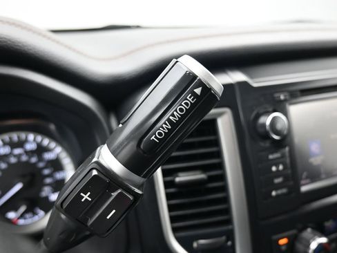 Used 2019 Nissan Titan SL w/ Midnight Edition image 27