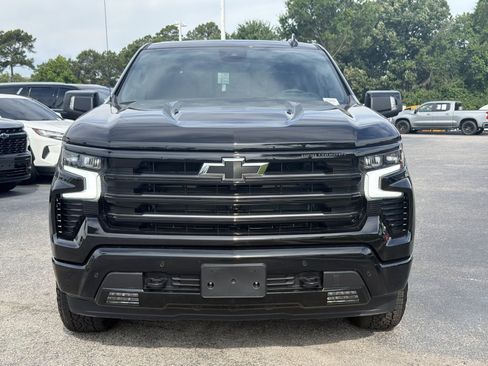 Used 2025 Chevrolet Silverado 1500 High Country w/ Midnight Edition AWD/4WD image 6