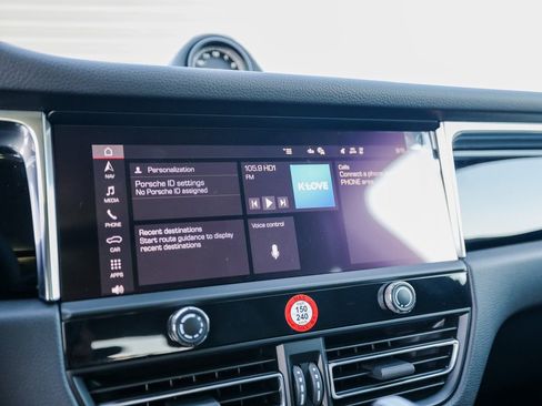 Certified 2026 Porsche Macan image 18