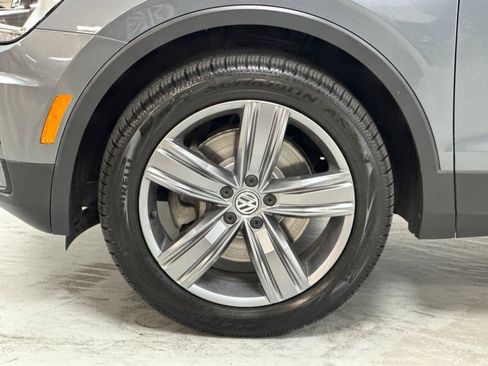 Used 2020 Volkswagen Tiguan SEL w/ 3rd Row Seat Package AWD/4WD image 26