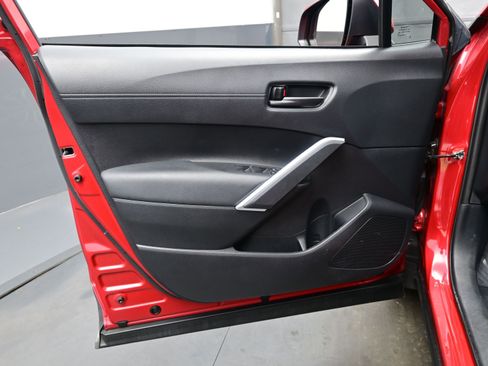 Used 2024 Toyota Corolla Cross SE image 9