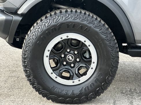 Certified 2024 Ford Bronco Black Diamond w/ Sasquatch Package image 26