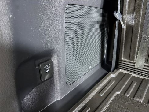 Used 2023 Toyota Highlander Limited image 36