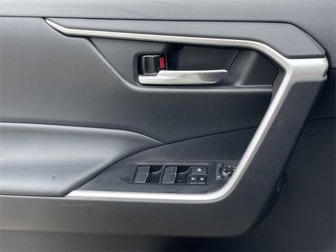 Used 2021 Toyota RAV4 XLE Premium image 23