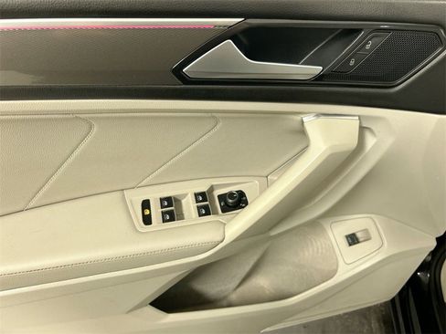 Used 2022 Volkswagen Tiguan SE R-Line image 18