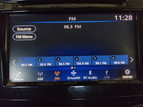 Used 2020 Nissan Rogue S FWD image 25