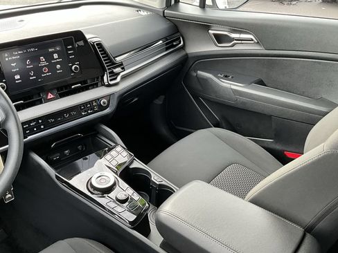 Used 2023 Kia Sportage LX image 25