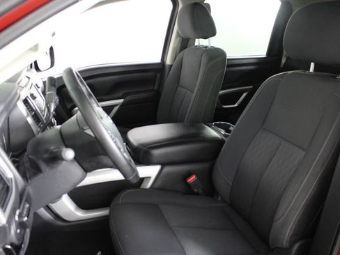 Used 2017 Nissan Titan SV RWD image 18