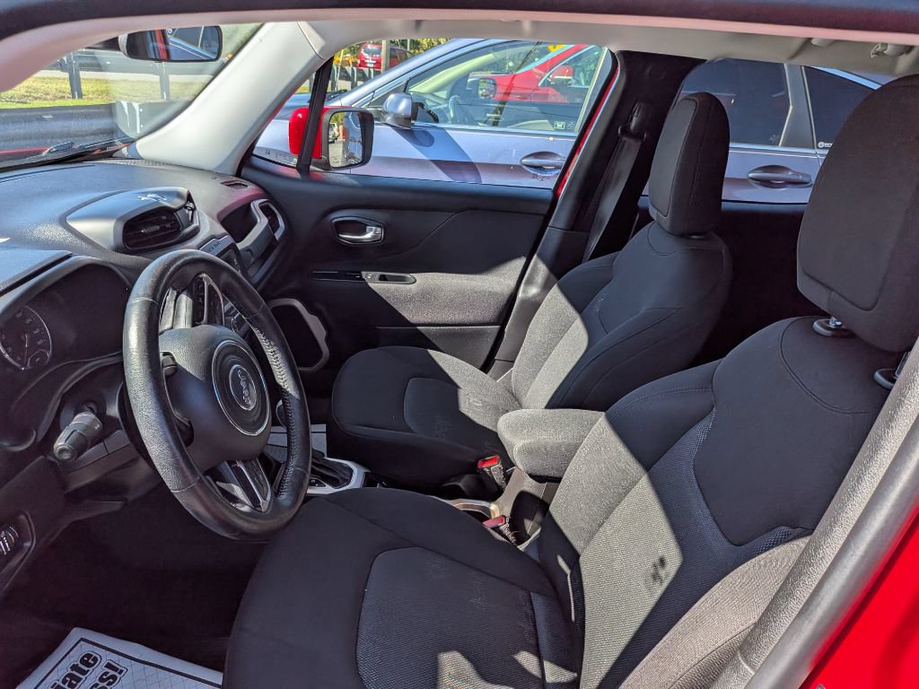 Used 2015 Jeep Renegade Latitude w/ Cold Weather Group FWD image 23