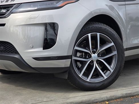 Used 2024 Land Rover Range Rover Evoque S image 2