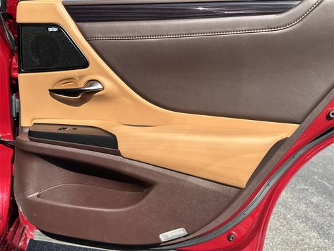 Used 2021 Lexus ES 300h w/ Premium Package image 16