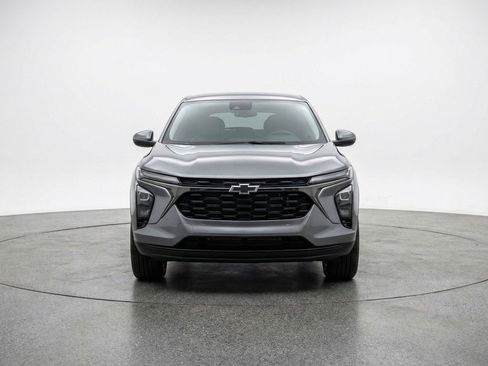 Used 2025 Chevrolet Trax LT image 2