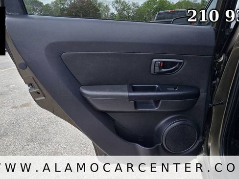 Used 2013 Kia Soul FWD image 27
