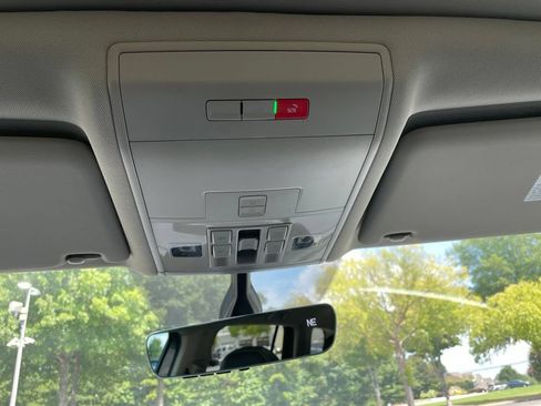 Used 2023 Volkswagen Atlas SE w/ Panoramic Sunroof Package FWD image 16
