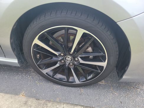 Used 2018 Toyota Camry XSE FWD image 9