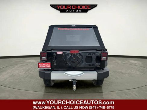 Used 2015 Jeep Wrangler Unlimited Rubicon w/ Dual Top Group AWD/4WD image 4