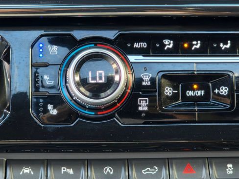 Used 2023 GMC Sierra 1500 AT4 w/ AT4 Premium Package AWD/4WD image 16