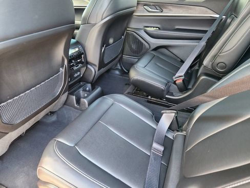 Used 2025 Jeep Grand Cherokee L Limited AWD/4WD image 9