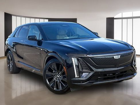New 2026 Cadillac Lyriq Signature Sport w/ Nappa Leather Package AWD/4WD image 2