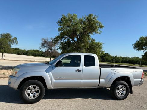 Used 2005 Toyota Tacoma PreRunner RWD image 6
