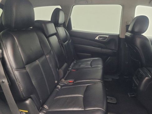 Used 2018 Nissan Pathfinder SL image 19