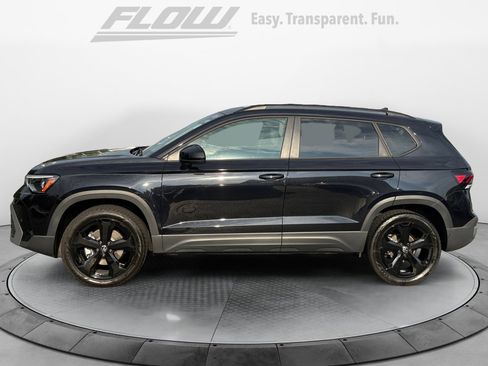 Certified 2026 Volkswagen Taos SE AWD/4WD image 5