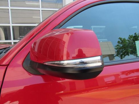 Used 2019 Toyota Tacoma TRD Sport image 16