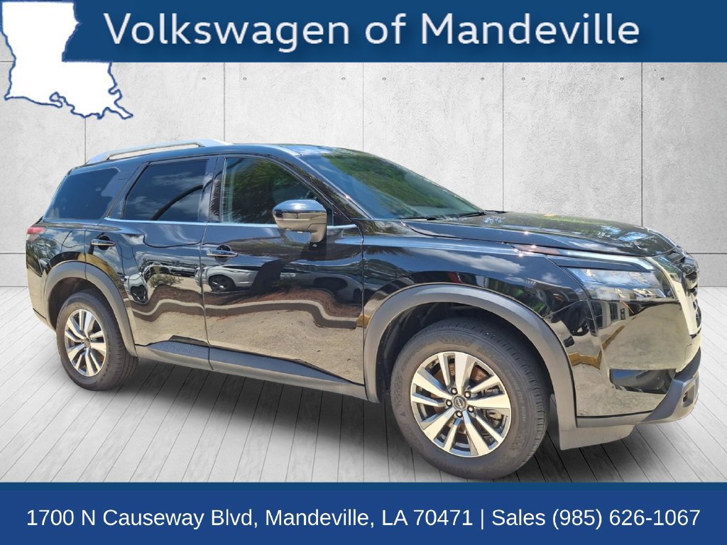 Used 2025 Nissan Pathfinder SL FWD image 3