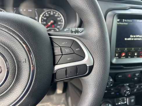 Used 2023 Jeep Renegade Latitude AWD/4WD image 21