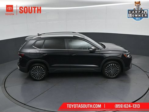Used 2025 Volkswagen Taos SE FWD image 45