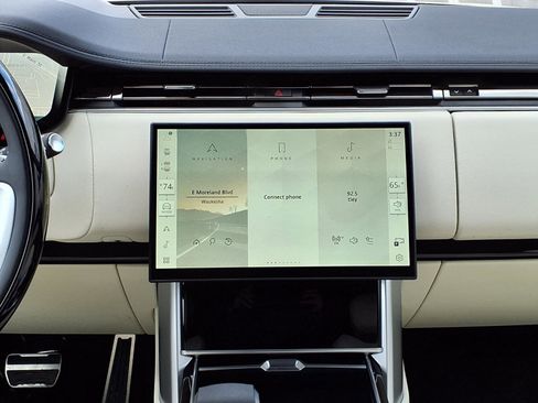 New 2026 Land Rover Range Rover Long Wheelbase SE image 18