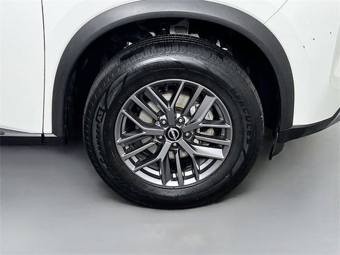 Used 2023 Nissan Rogue S image 34