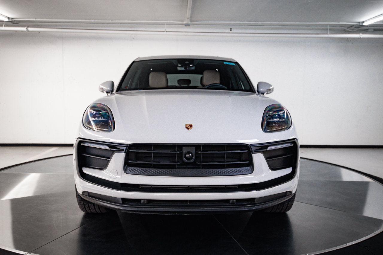 Certified 2026 Porsche Macan AWD/4WD image 10