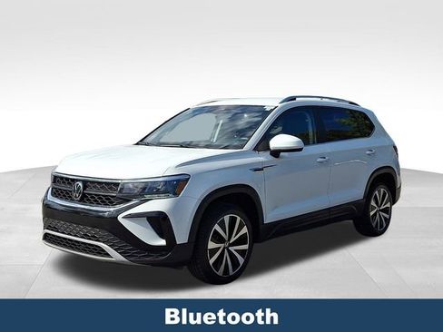 Used 2024 Volkswagen Taos SE image 4
