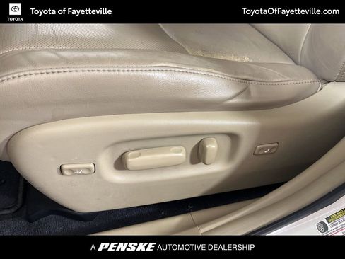 Used 2012 Toyota Highlander Limited w/ Tow Pkg image 30