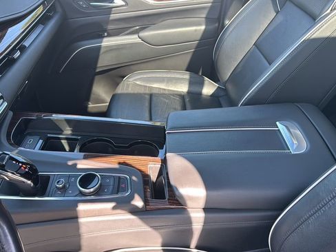 Used 2022 Cadillac Escalade Premium Luxury image 9