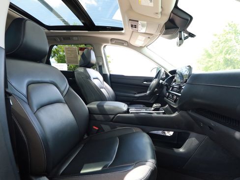 Used 2025 Nissan Pathfinder SL w/ SL Premium Package FWD image 28