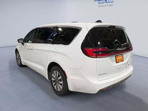 Used 2024 Chrysler Pacifica Limited FWD image 3