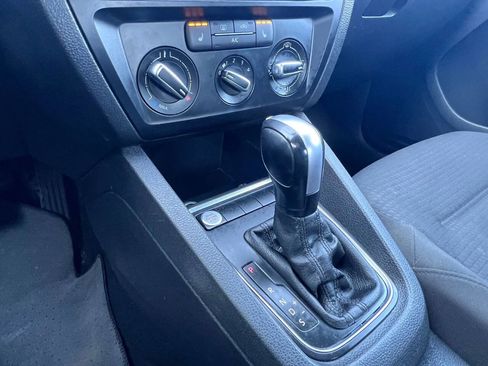 Used 2015 Volkswagen Jetta SE image 25