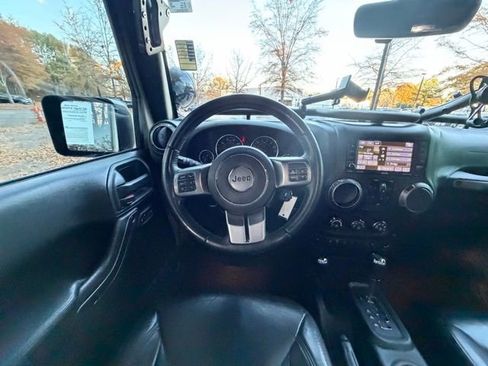 Used 2018 Jeep Wrangler Unlimited Sahara image 10