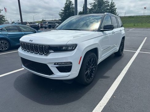Used 2022 Jeep Grand Cherokee Summit w/ Adv Protech Group IV AWD/4WD image 2