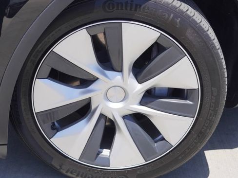Used 2023 Tesla Model Y Long Range AWD/4WD image 10