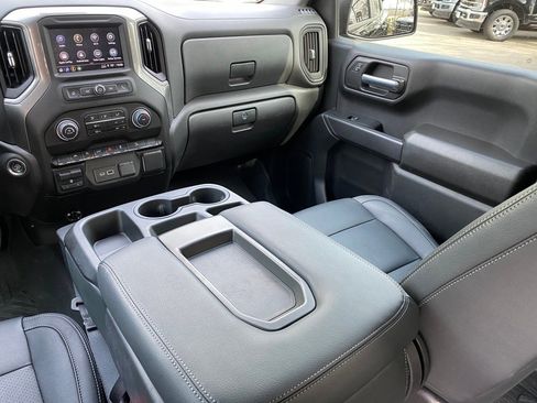 Used 2025 Chevrolet Silverado 1500 Custom Trail Boss w/ Midnight Edition image 17