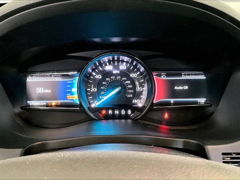 Used 2018 Ford Explorer XLT w/ XLT Appearance Package AWD/4WD image 13